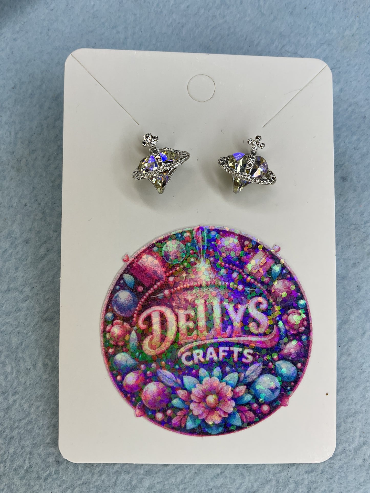 Miss Vivvy earrings crown with heart