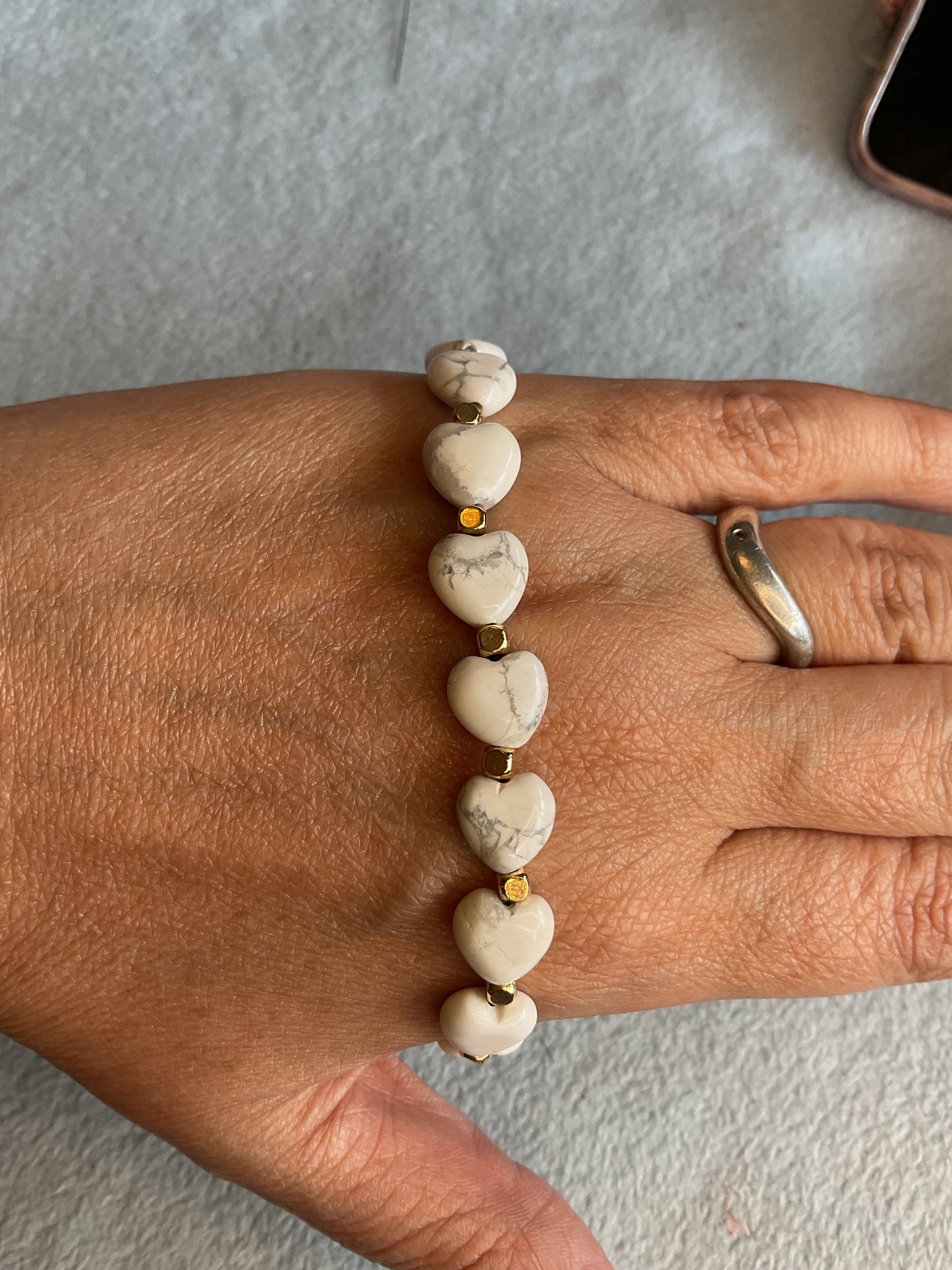Howlite crystal bracelet with spacer