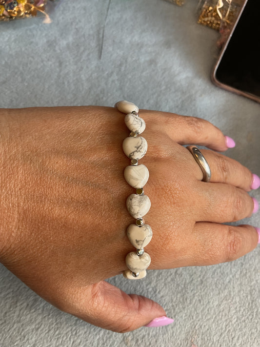 Howlite crystal bracelet with spacer