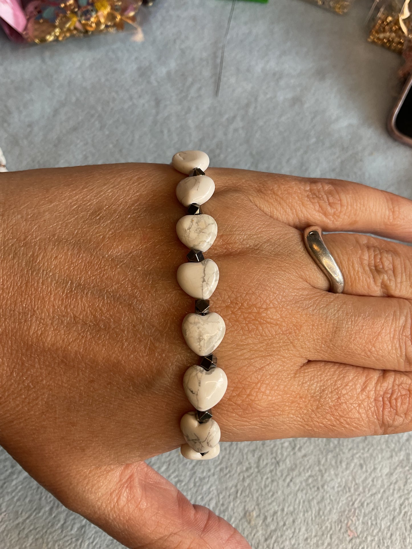 Howlite crystal bracelet with spacer